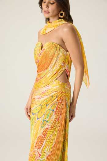 Buy Saaksha & Kinni Yellow Chiffon Sweetheart Neck Daleyza Printed Pleated Dress Buy_Saaksha & Kinni_Yellow Chiffon Sweetheart Neck Daleyza Printed Pleated Dress