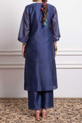 Vinusto Floral Zari Embroidered Straight Kurta With Pant For Kids