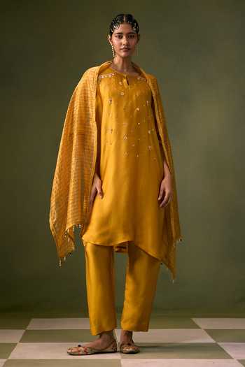 Prahnaaya Hand Embroidered Kurta Set 
