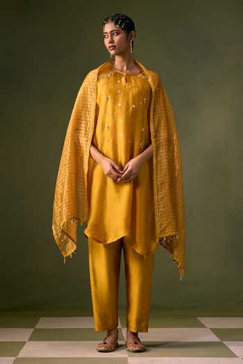 Shop Prahnaaya Yellow Organza, Satin, Chanderi, Tissue Round Neck, Hand Embroidered Kurta Set Shop_Prahnaaya_Yellow Organza, Satin, Chanderi, Tissue Round Neck, Hand Embroidered Kurta Set