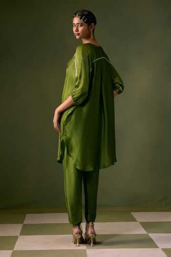 Prahnaaya Embroidered Kurta & Pant Set 