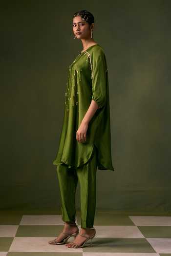 Prahnaaya Green Organza, Satin Round Neck Embroidered Kurta And Pant Set Online at Aza Fashions Prahnaaya_Green Organza, Satin Round Neck Embroidered Kurta And Pant Set _Online_at_Aza_Fashions