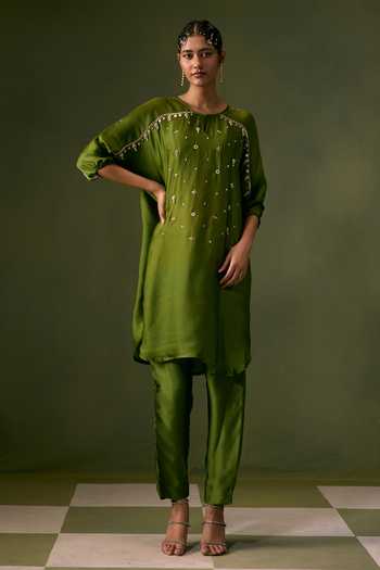 Prahnaaya Embroidered Kurta & Pant Set 