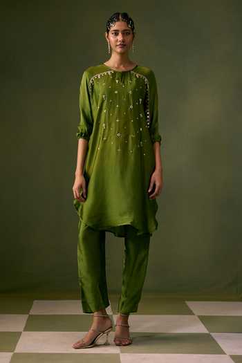 Buy Prahnaaya Green Organza, Satin Round Neck Embroidered Kurta And Pant Set Buy_Prahnaaya_Green Organza, Satin Round Neck Embroidered Kurta And Pant Set