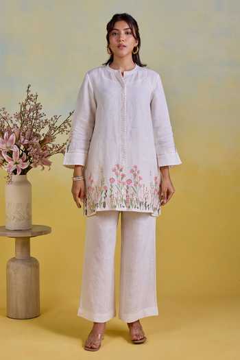 Kapaas Floral Embroidered Kurta & Pant Set 