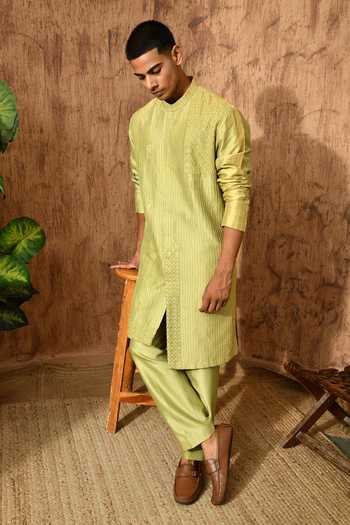 Shop Sulakshna Jasra Green Chanderi Zardozi Embroidered Kurta And Pyjama Set Online at Aza Fashions Shop_Sulakshna Jasra_Green Chanderi Zardozi Embroidered Kurta And Pyjama Set _Online_at_Aza_Fashions