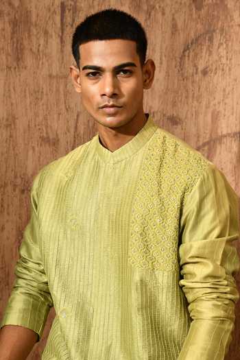 Sulakshna Jasra Green Chanderi Zardozi Embroidered Kurta And Pyjama Set at Aza Fashions Sulakshna Jasra_Green Chanderi Zardozi Embroidered Kurta And Pyjama Set _at_Aza_Fashions