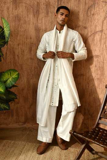 Sulakshna Jasra_Ivory Georgette Kurta And Pant Set _at_Aza_Fashions