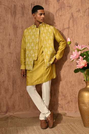 Sulakshna Jasra Embroudered Bundi Kurta Set 