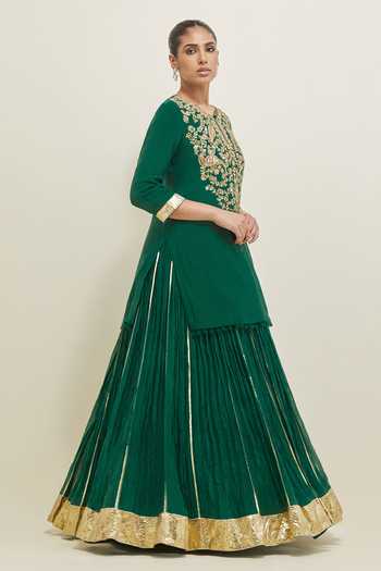 Shop Ikshita Choudhary Green Chanderi, Organza Round Neck Embroidered Kurta Lehenga Set Shop_Ikshita Choudhary_Green Chanderi, Organza Round Neck Embroidered Kurta Lehenga Set