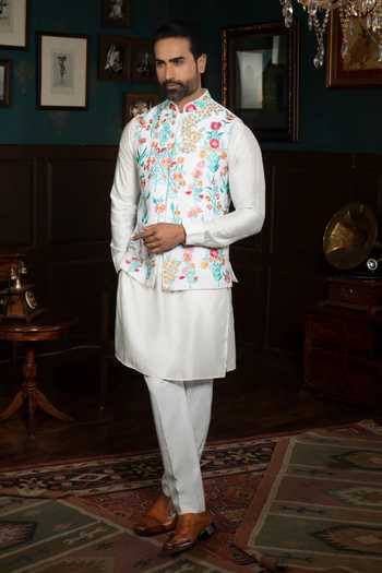 Courtyard By Abhi Chikankari Work Bundi & Kurta Set 