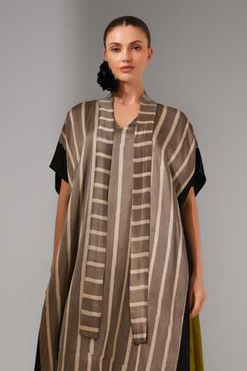 Stoique Black Satin V-neck Dawn Ajrakh Oversized Kaftan Online at Aza Fashions Stoique_Black Satin V-neck Dawn Ajrakh Oversized Kaftan _Online_at_Aza_Fashions