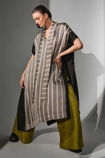 Buy_Stoique_Black Satin V-neck Dawn Ajrakh Oversized Kaftan 