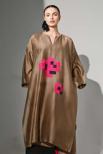 Buy Stoique Brown Silk, Chanderi Split V-neck Trace Applique Work Oversized Tunic Online at Aza Fashions Buy_Stoique_Brown Silk, Chanderi Split V-neck Trace Applique Work Oversized Tunic _Online_at_Aza_Fashions