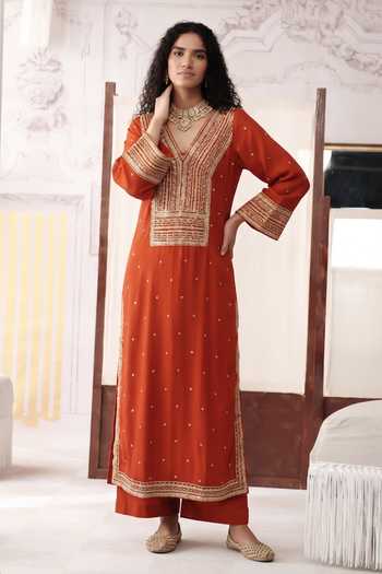 Basanti Kapde aur Koffee Rust Elan Embroidered Kurta & Pant Set 