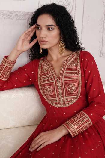 Buy Basanti Kapde aur Koffee Red Viscose Georgette V-neck The Crimson Horizon Embroidered Anarkali Set Online at Aza Fashions Buy_Basanti Kapde aur Koffee_Red Viscose Georgette V-neck The Crimson Horizon Embroidered Anarkali Set _Online_at_Aza_Fashions