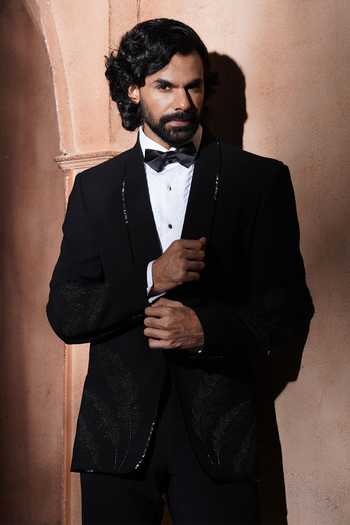 Buy_Varoin Marwah_Black Suiting Embroidery Shadow Leaf Tuxedo _Online_at_Aza_Fashions