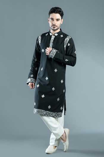 Varoin Marwah Silver Mosaic Embroidered Kurta Set 