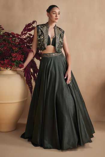 Buy Niamh By Kriti Green Silk Satin Mandarin Collar, V-neck Emerald Regal Jacket Lehenga Set Online at Aza Fashions Buy_Niamh By Kriti_Green Silk Satin Mandarin Collar, V-neck Emerald Regal Jacket Lehenga Set _Online_at_Aza_Fashions
