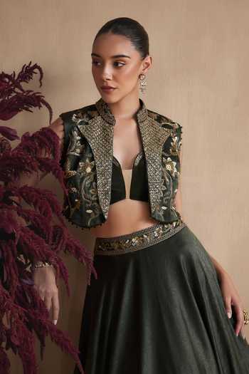 Buy Niamh By Kriti Green Silk Satin Mandarin Collar, V-neck Emerald Regal Jacket Lehenga Set Buy_Niamh By Kriti_Green Silk Satin Mandarin Collar, V-neck Emerald Regal Jacket Lehenga Set