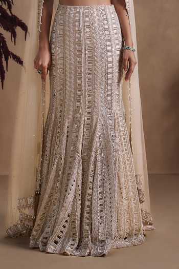 Buy Niamh By Kriti Gold Organza, Satin, Net V-neck Moonlit Hand Embroidered Fishcut Lehenga Set Buy_Niamh By Kriti_Gold Organza, Satin, Net V-neck Moonlit Hand Embroidered Fishcut Lehenga Set
