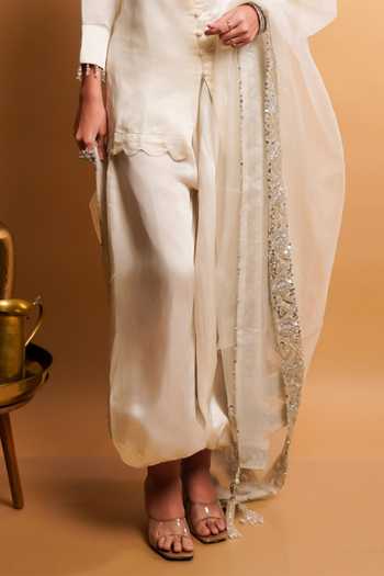 RAYASHA KHAN White Satin, Linen, Silk, Organza Boat Serein Neckline Embroidered Kurta Set Online at Aza Fashions RAYASHA KHAN_White Satin, Linen, Silk, Organza Boat Serein Neckline Embroidered Kurta Set _Online_at_Aza_Fashions