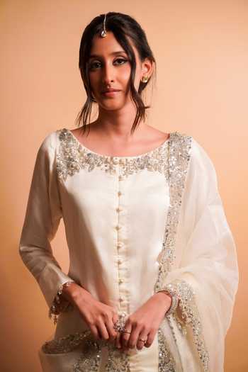 RAYASHA KHAN Serein Neckline Embroidered Kurta Set 