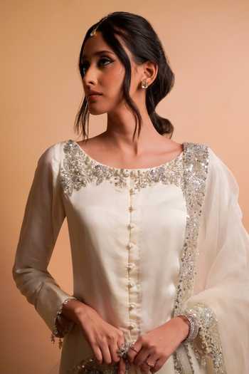 Buy RAYASHA KHAN White Satin, Linen, Silk, Organza Boat Serein Neckline Embroidered Kurta Set Online at Aza Fashions Buy_RAYASHA KHAN_White Satin, Linen, Silk, Organza Boat Serein Neckline Embroidered Kurta Set _Online_at_Aza_Fashions