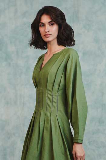 Buy Saphed Green Linen Split V-neck Moss Pleated Waist Dress Online at Aza Fashions Buy_Saphed_Green Linen Split V-neck Moss Pleated Waist Dress _Online_at_Aza_Fashions