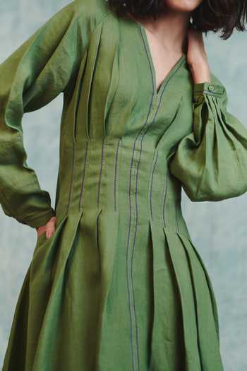 Buy Saphed Green Linen Split V-neck Moss Pleated Waist Dress Buy_Saphed_Green Linen Split V-neck Moss Pleated Waist Dress