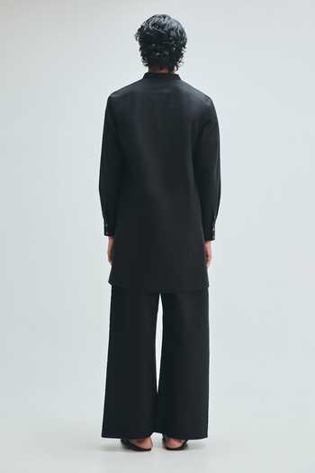 Saphed Kohl Pleated Yoke Kurta 