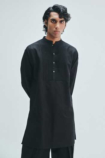 Saphed Kohl Pleated Yoke Kurta 