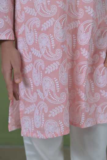 Shop_The Plum Bum_Peach Cotton Thread Work Kurta Set _Online_at_Aza_Fashions