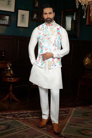 Courtyard By Abhi Chikankari Work Bundi & Kurta Set 