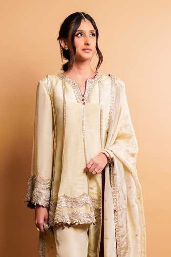 Shop RAYASHA KHAN Beige Silk, Tissue Split V-neck Aurea Scallop Embroidered Kurta Set Online at Aza Fashions Shop_RAYASHA KHAN_Beige Silk, Tissue Split V-neck Aurea Scallop Embroidered Kurta Set _Online_at_Aza_Fashions