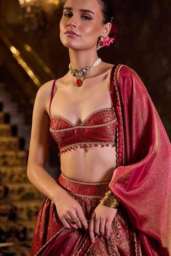 Buy Cedar & Pine Red Brocade, Tissue Sweetheart Neck Ranjhana Banarasi Woven Lehenga Set Online at Aza Fashions Buy_Cedar & Pine_Red Brocade, Tissue Sweetheart Neck Ranjhana Banarasi Woven Lehenga Set _Online_at_Aza_Fashions