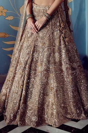 Buy Roqa Rose Gold Net Sweetheart Neck Champagne Aurelle Embroidered Bridal Lehenga Set Online at Aza Fashions Buy_Roqa_Rose Gold Net Sweetheart Neck Champagne Aurelle Embroidered Bridal Lehenga Set _Online_at_Aza_Fashions