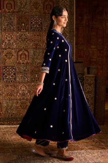 Buy_Zoon_Blue Velvet, Satin, Tissue Keyhole Neck Hand Embroidered Kurta Set _Online_at_Aza_Fashions