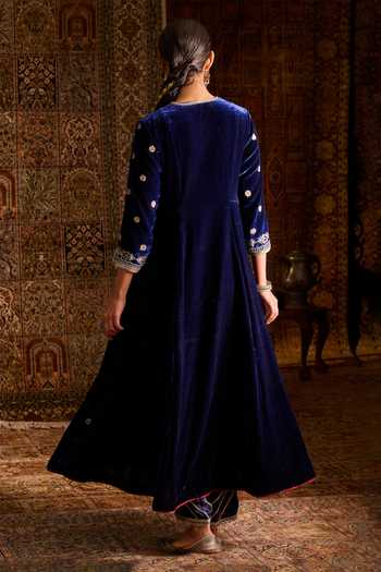 Zoon Hand Embroidered Kurta Set 