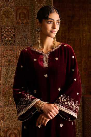 Zoon Maroon Silk, Velvet, Satin, Tissue Boat Neck Hand Embroidered Straight Kurta Set Online at Aza Fashions Zoon_Maroon Silk, Velvet, Satin, Tissue Boat Neck Hand Embroidered Straight Kurta Set _Online_at_Aza_Fashions