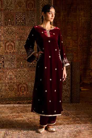 Zoon Maroon Silk, Velvet, Satin, Tissue Boat Neck Hand Embroidered Straight Kurta Set at Aza Fashions Zoon_Maroon Silk, Velvet, Satin, Tissue Boat Neck Hand Embroidered Straight Kurta Set _at_Aza_Fashions
