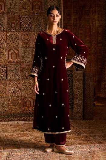Shop Zoon Maroon Silk, Velvet, Satin, Tissue Boat Neck Hand Embroidered Straight Kurta Set Shop_Zoon_Maroon Silk, Velvet, Satin, Tissue Boat Neck Hand Embroidered Straight Kurta Set