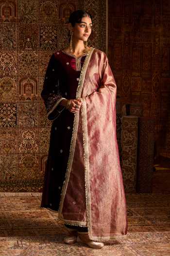 Zoon Hand Embroidered Straight Kurta Set 