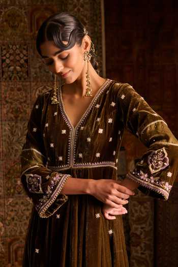 Buy Zoon Olive Green Velvet, Satin, Tissue V-neck Embroidered Anarkali Set Online at Aza Fashions Buy_Zoon_Olive Green Velvet, Satin, Tissue V-neck Embroidered Anarkali Set _Online_at_Aza_Fashions