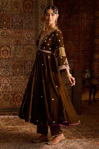 Shop Zoon Olive Green Velvet, Satin, Tissue V-neck Embroidered Anarkali Set Shop_Zoon_Olive Green Velvet, Satin, Tissue V-neck Embroidered Anarkali Set