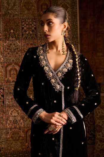 Buy_Zoon_Black Velvet, Brocade, Tissue V-neck Embroidered Angarkha Set _Online_at_Aza_Fashions