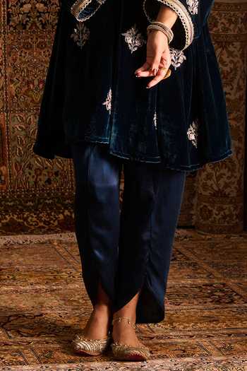 Zoon Blue Velvet, Silk, Satin, Tissue V-neck Floral Embroidered Kurta Set Online at Aza Fashions Zoon_Blue Velvet, Silk, Satin, Tissue V-neck Floral Embroidered Kurta Set _Online_at_Aza_Fashions