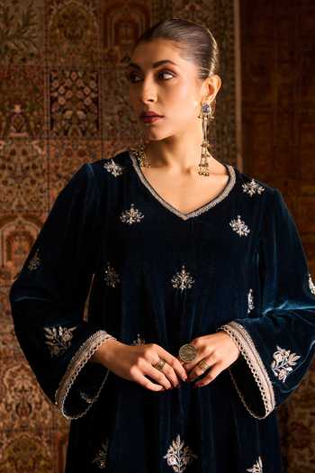 Buy Zoon Blue Velvet, Silk, Satin, Tissue V-neck Floral Embroidered Kurta Set Online at Aza Fashions Buy_Zoon_Blue Velvet, Silk, Satin, Tissue V-neck Floral Embroidered Kurta Set _Online_at_Aza_Fashions