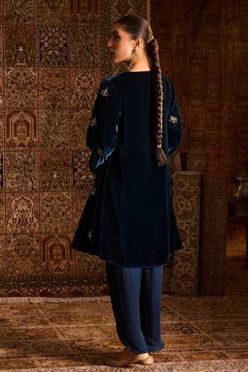 Shop Zoon Blue Velvet, Silk, Satin, Tissue V-neck Floral Embroidered Kurta Set Online at Aza Fashions Shop_Zoon_Blue Velvet, Silk, Satin, Tissue V-neck Floral Embroidered Kurta Set _Online_at_Aza_Fashions