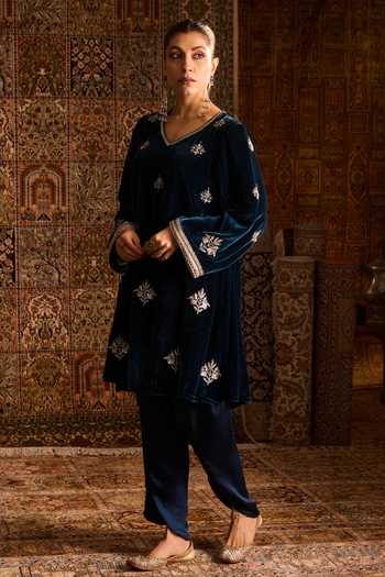 Zoon Blue Velvet, Silk, Satin, Tissue V-neck Floral Embroidered Kurta Set at Aza Fashions Zoon_Blue Velvet, Silk, Satin, Tissue V-neck Floral Embroidered Kurta Set _at_Aza_Fashions
